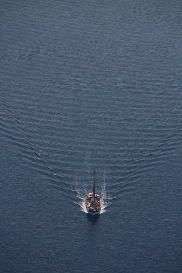 Ausflugsboot, Hafen Fira, Santorini, Kykladen, Griechenland