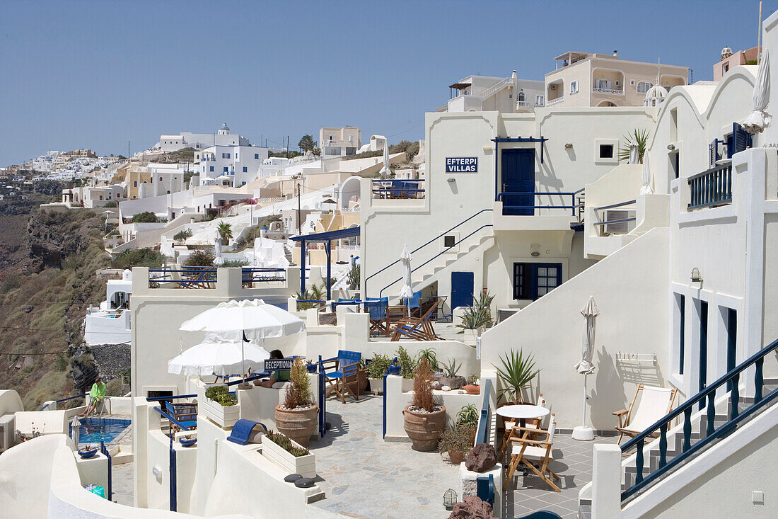 Klippe von Fira mit Häuser und Hotels, Fira, Santorini, Kykladen, Griechenland