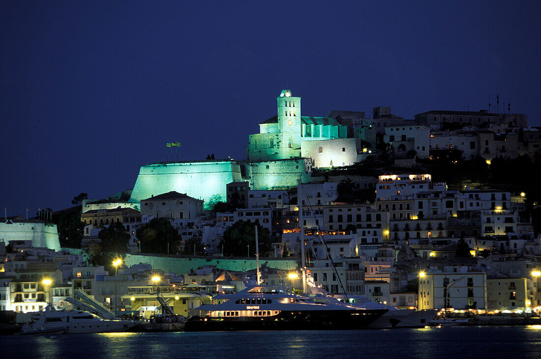 Ibiza Stadt, Hafen, nachts, Ibiza, Balearen Spanien