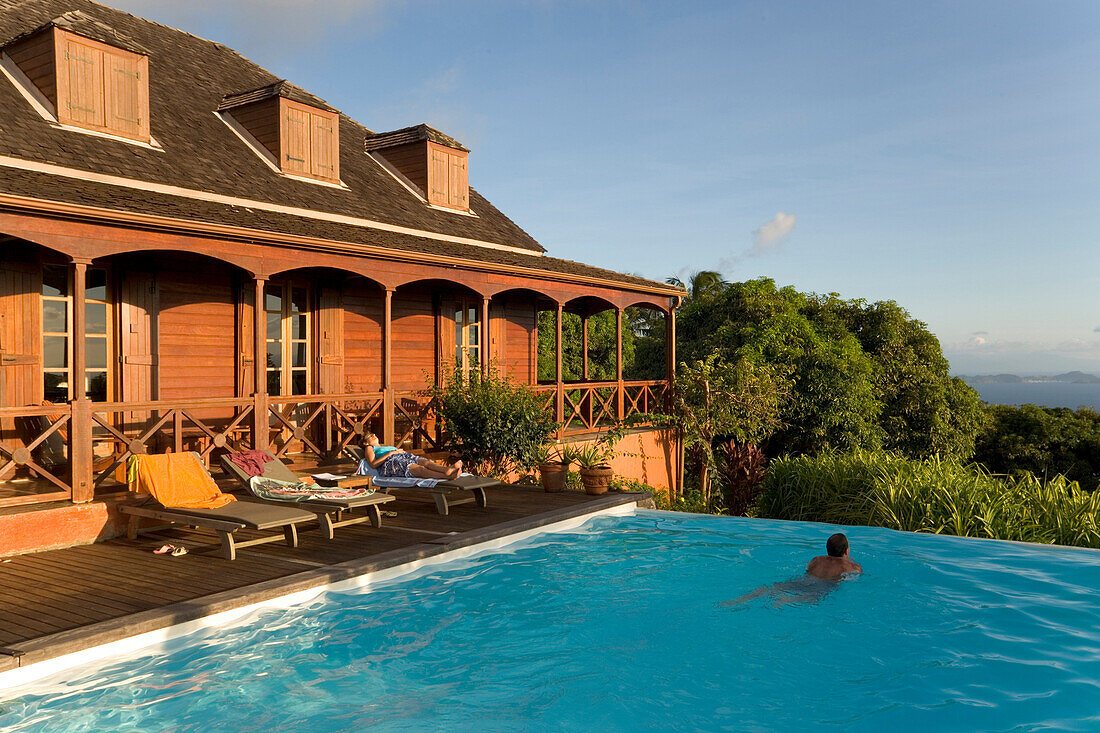 Entspannung am Pool, Hotel Le Jardin Malanga, Trois Rivieres, Basse-Terre, Guadeloupe, Karibisches Meer, Karibik, Amerika