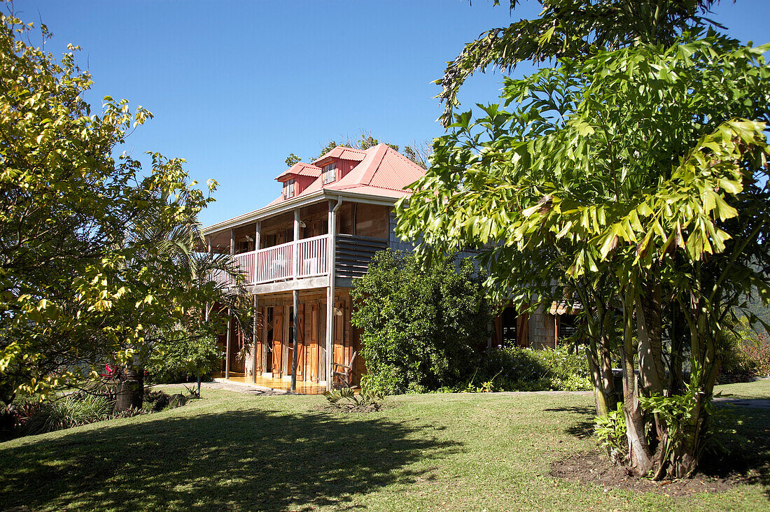 Haus mit Garten im Sonnenlicht, Masters House, Cafeiere Beausejour, Pointe-Noire, Basse-Terre, Guadeloupe, Karibik, Amerika
