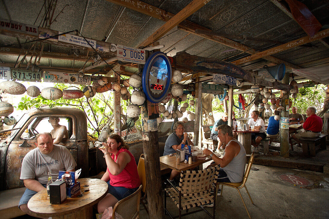 Gäste in der BO's Fishwagon, Conch Republic, Key West, Florida Keys, Florida, USA