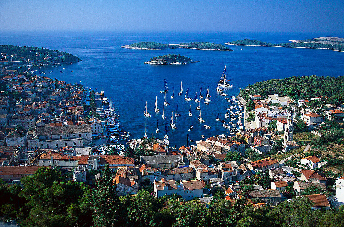 Blick über die Hvar aufs Meer, Hvar Insel, Dalmatien, Kroatien