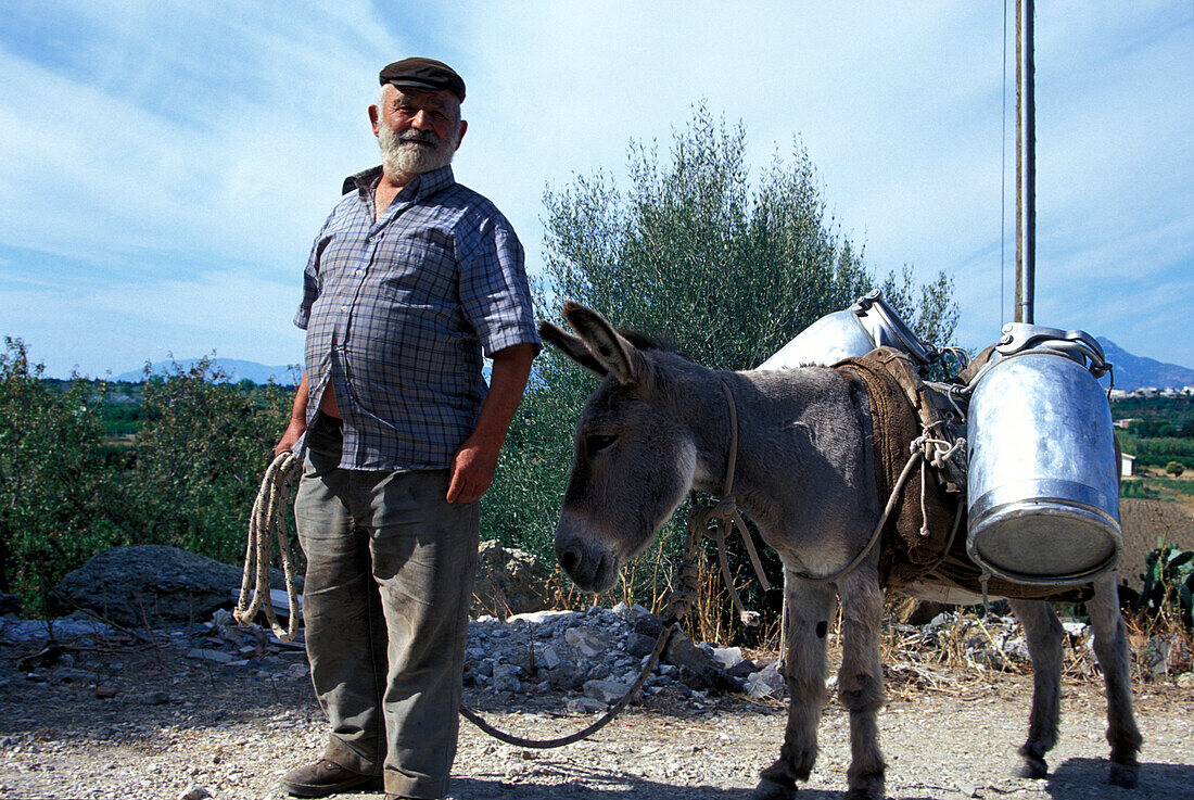 Milchbauer bei Orosei, Ogliastra, Sardinien, Italien