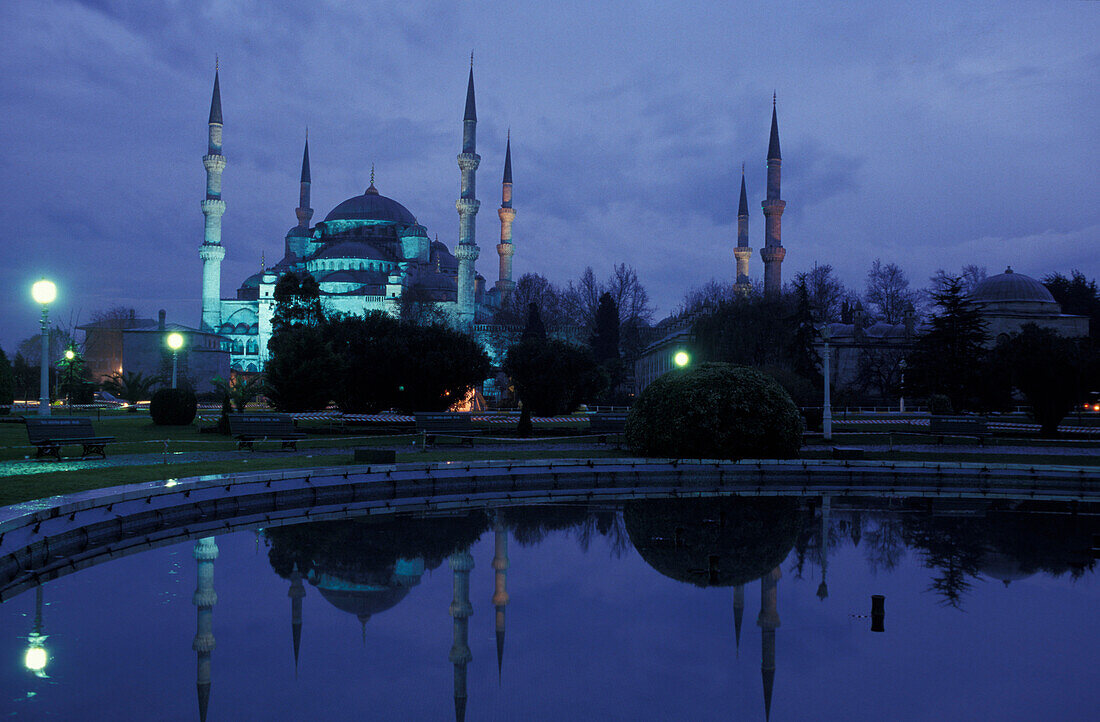 Blaue Moschee am Abend, Istanbul Türkei