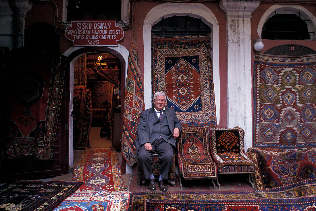 Sisko Osman, Teppichhaendler, Grosser Bazar Istanbul, Tuerkei