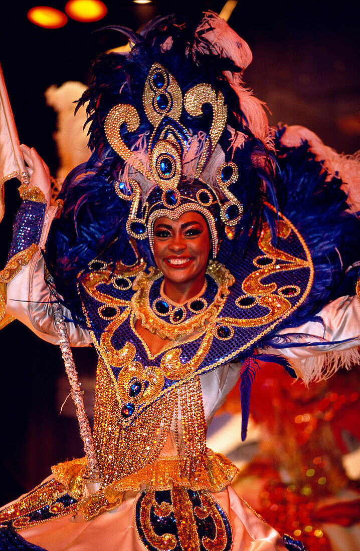 Woman in carnival costume, Brazilian dance troupe, carnival, Rio de Janeiro, Brazil