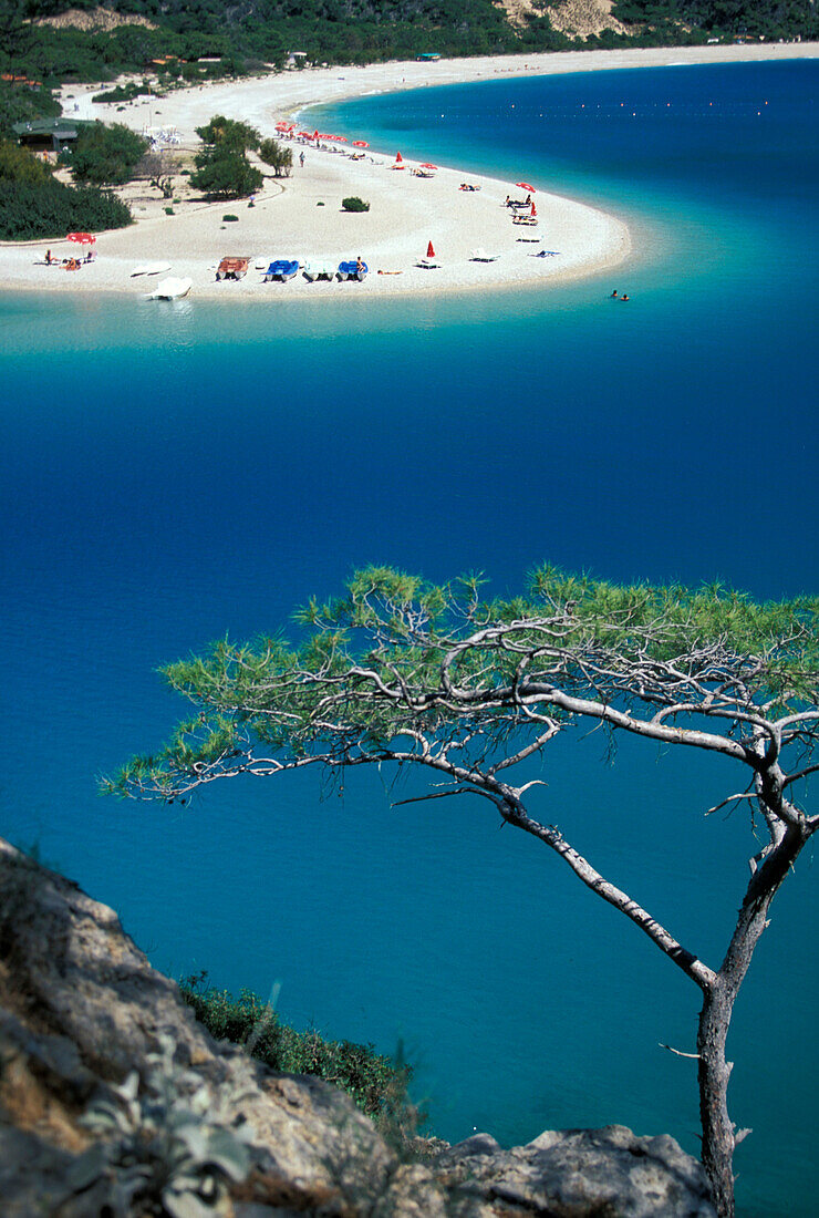 Strand in der Lagune von Ölüdeniz, Ölüdeniz, Lykische Küste, Türkei