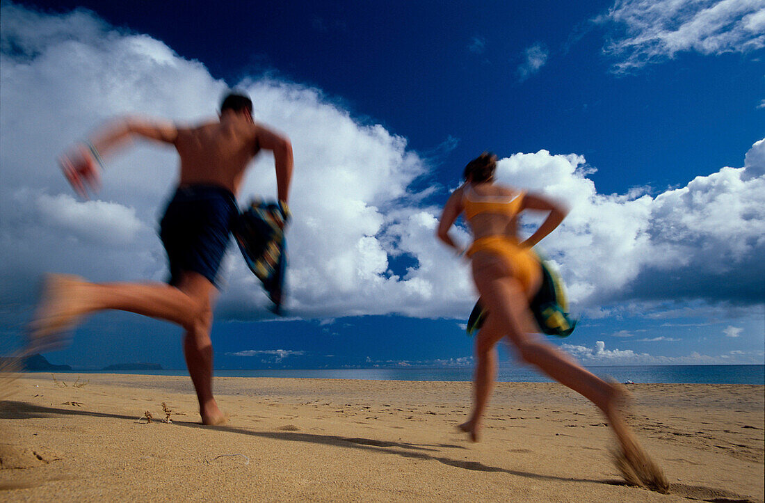 Paar, Joggen am Strand, Porto Santo bei Madeira Portugal