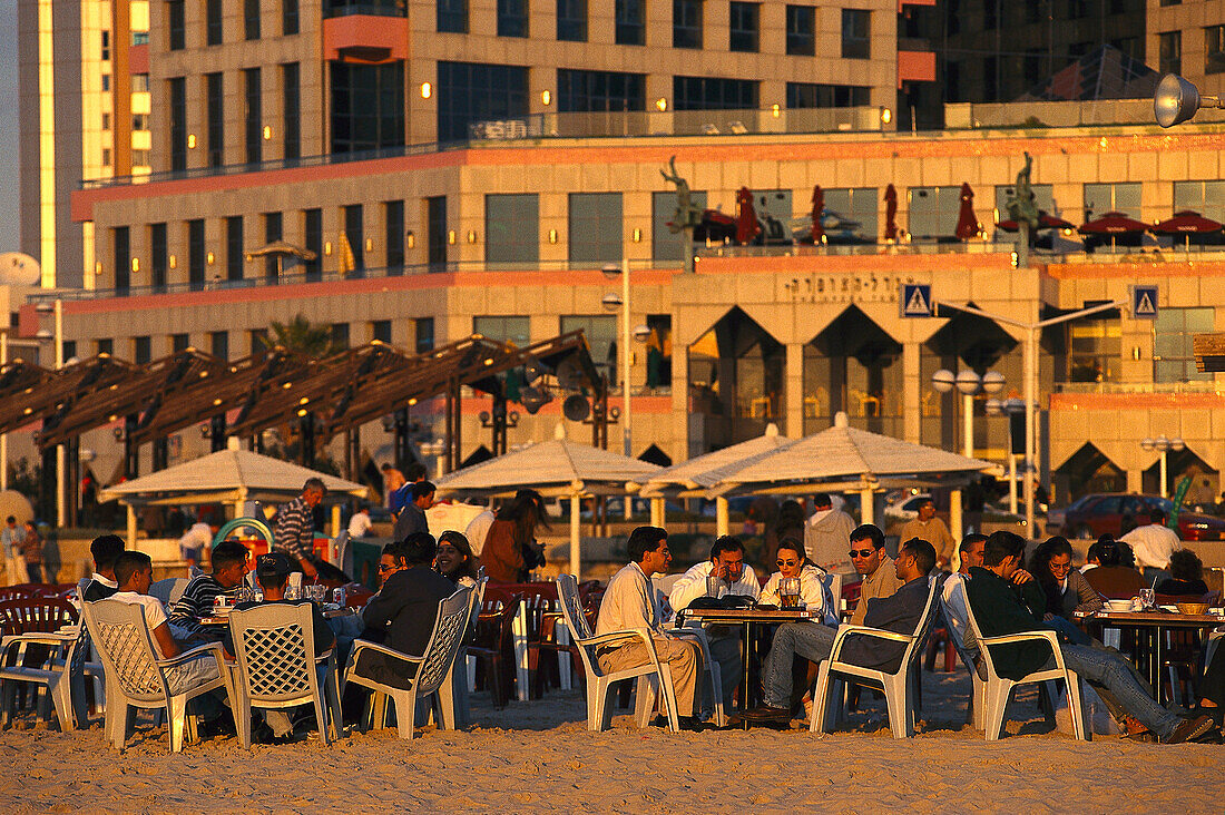 Strandcafé vor Opera Tower, Tel Aviv Israel