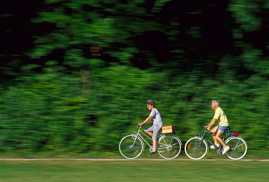 Senioren, beim Radfahren