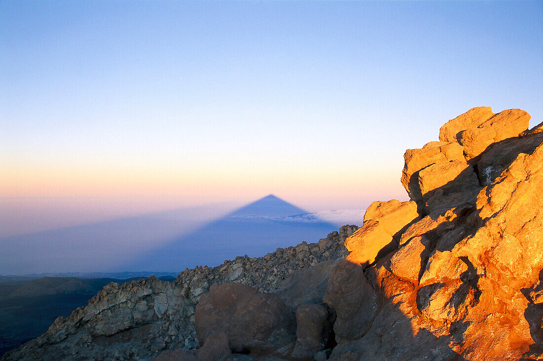 Shatten von Teide Spitze, Parque Nacional del Teide, Teneriffa, Kanarische Inseln, Spanien, Europa