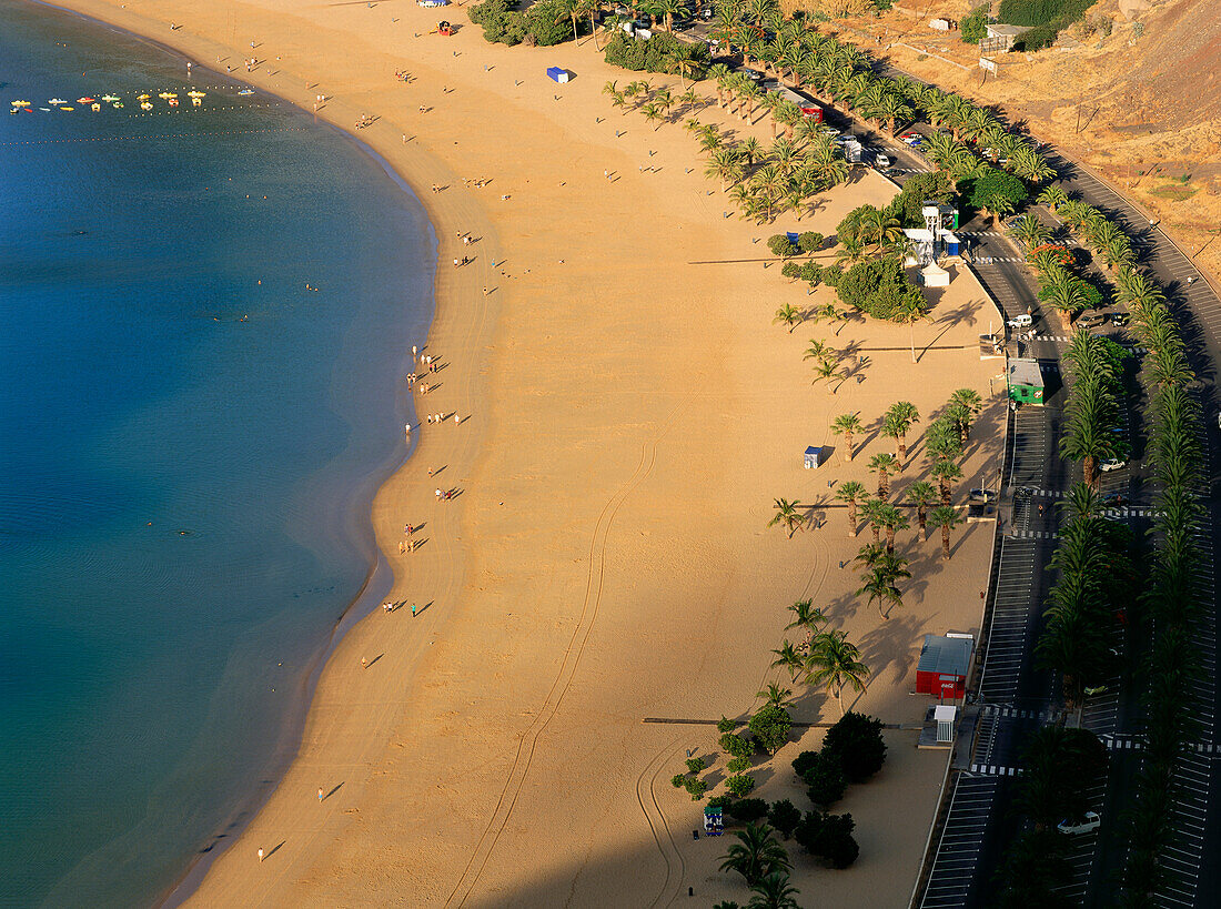 Man-made Playa de las Teresitas, … – License image – 70022326 ❘ lookphotos