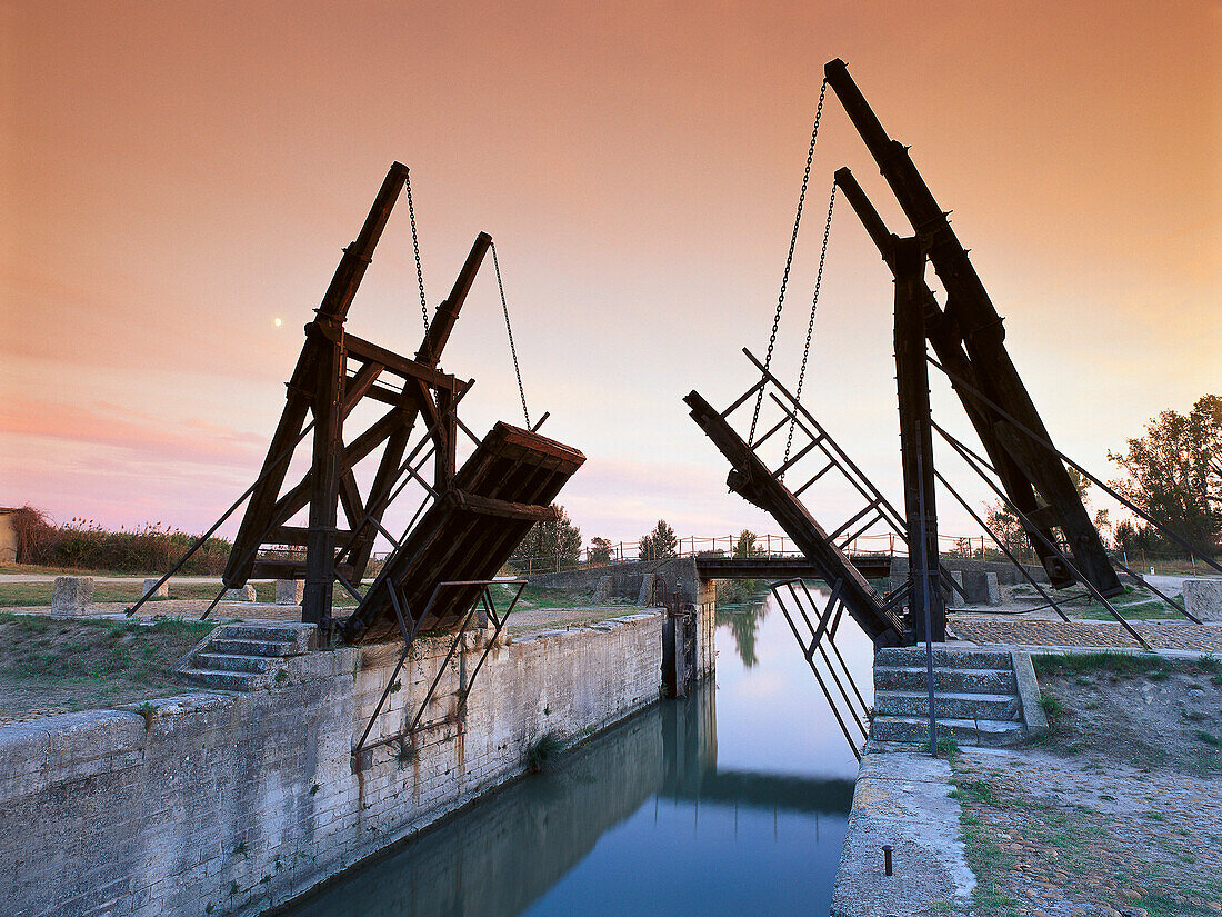 Pont Van Gogh in der Nähe von Arles, Zugbrücke, Rhone-Kanal, Bouches-du-Rhone, Provence, Frankreich