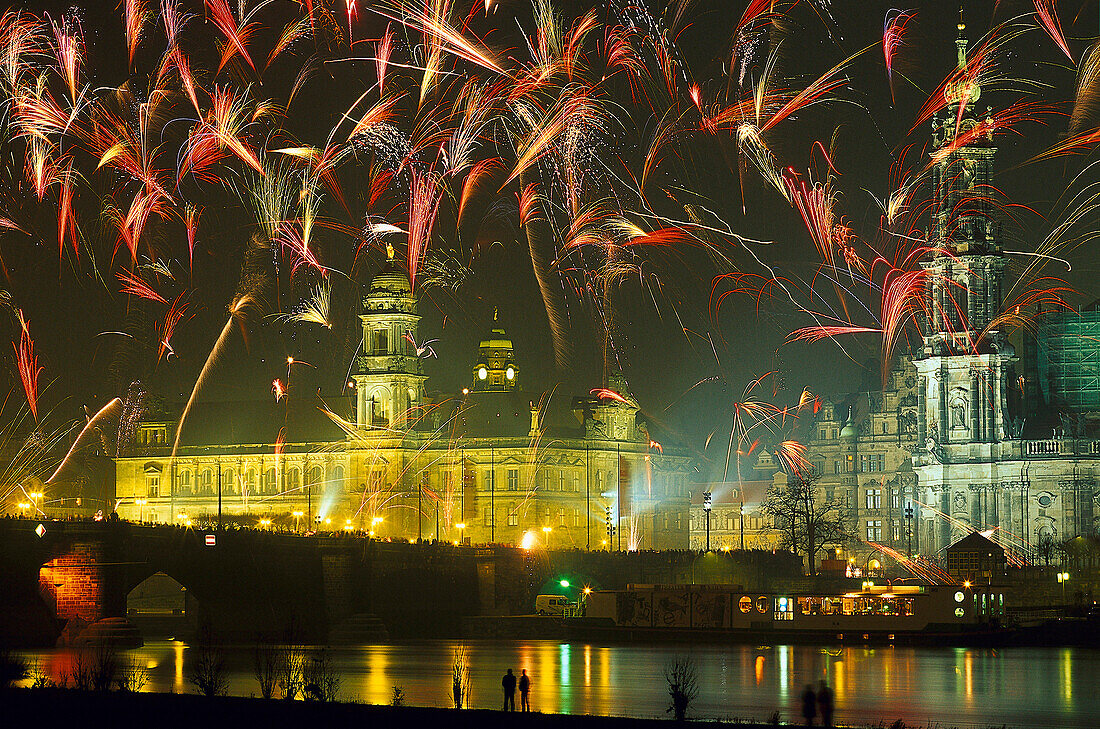 New years eve fireworks over Dresden, Buehlsche Terasse, Ständehaus, Hofkirche, Saxony, Germany