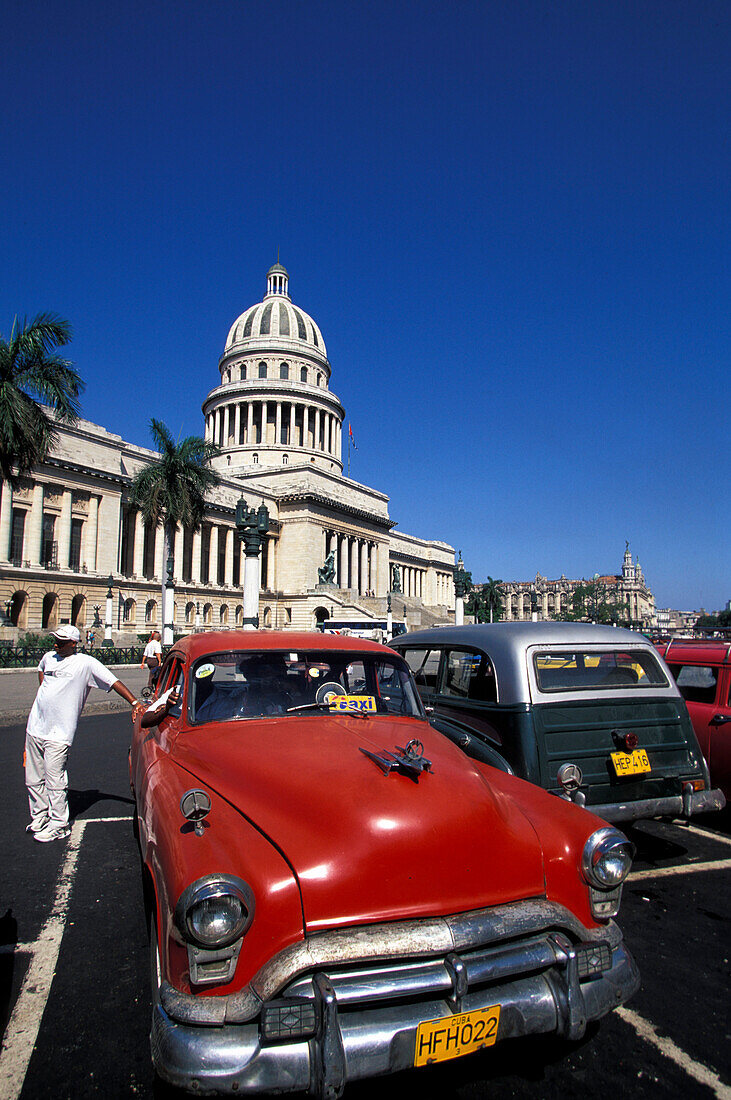 Old taxies in front of Capitolio Nacional at the old town, Havana, Cuba, Caribbean, America