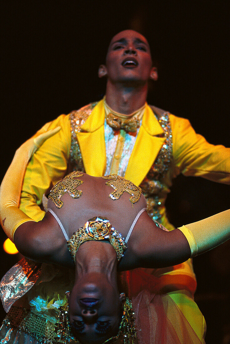 Tänzer in einer Show im Cabaret Tropicana, Havanna, Kuba, Karibik, Amerika