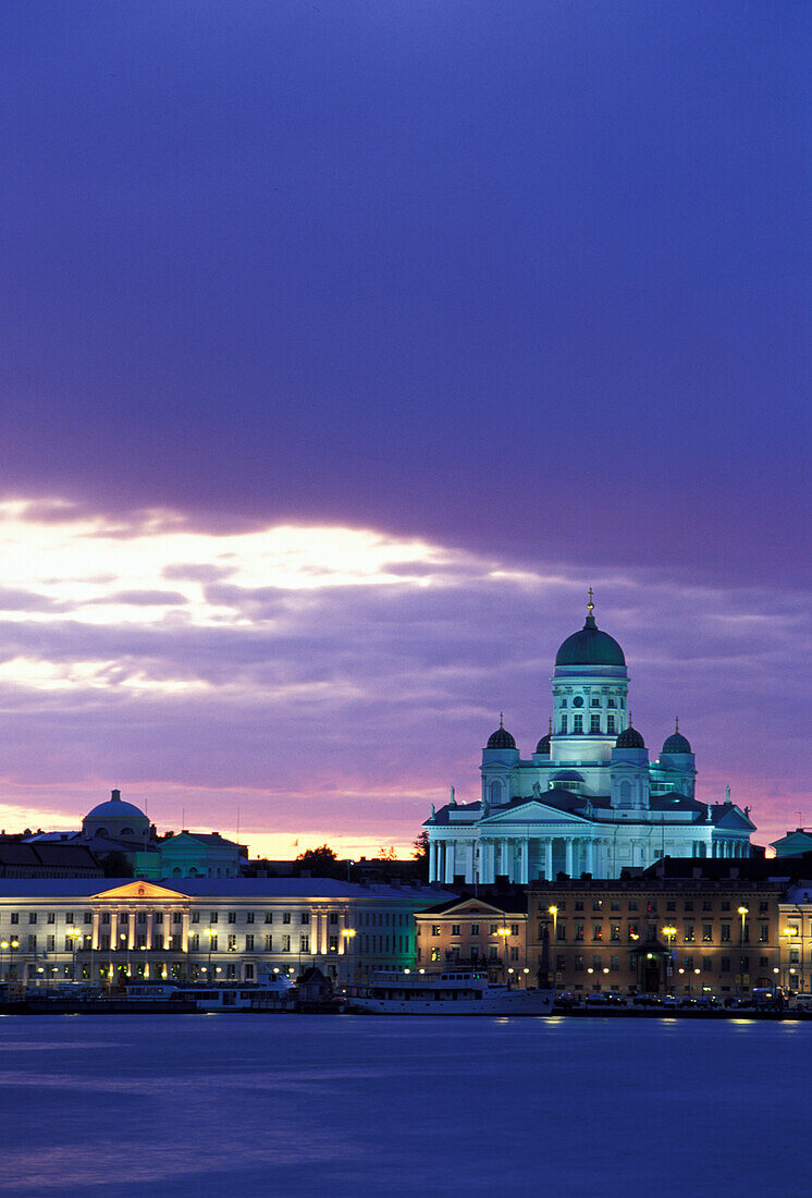 Hafen und Kathedrale mit Abendstimmung, Helsinki, Finnland