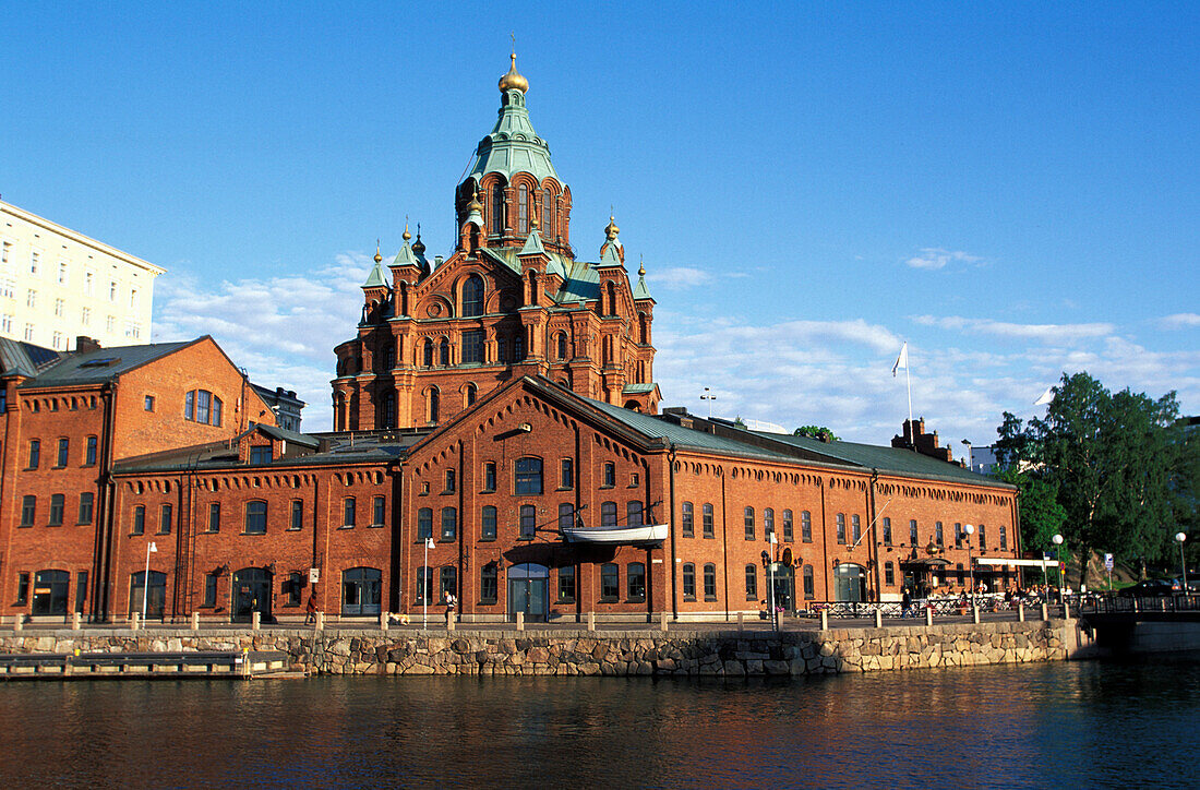 Blick auf die Uspenski Kathedrale am Hafen, Helsinki, Finnland, Europa