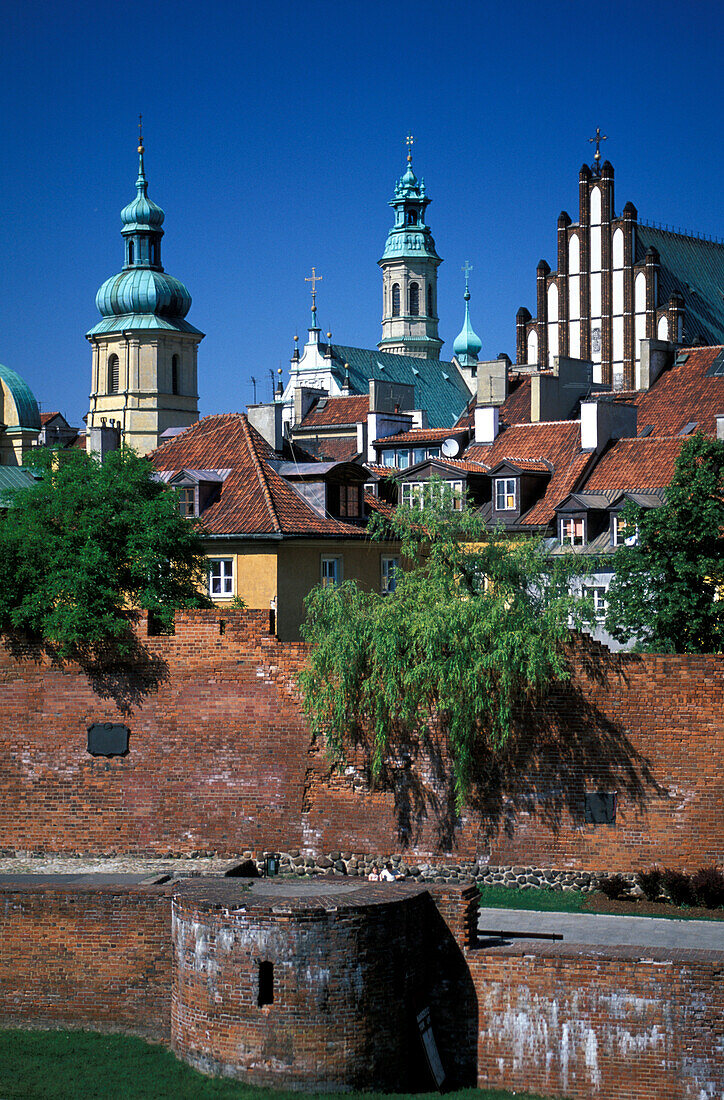 Stadtmauer und Johanneskathedrale, Warschau, Poland