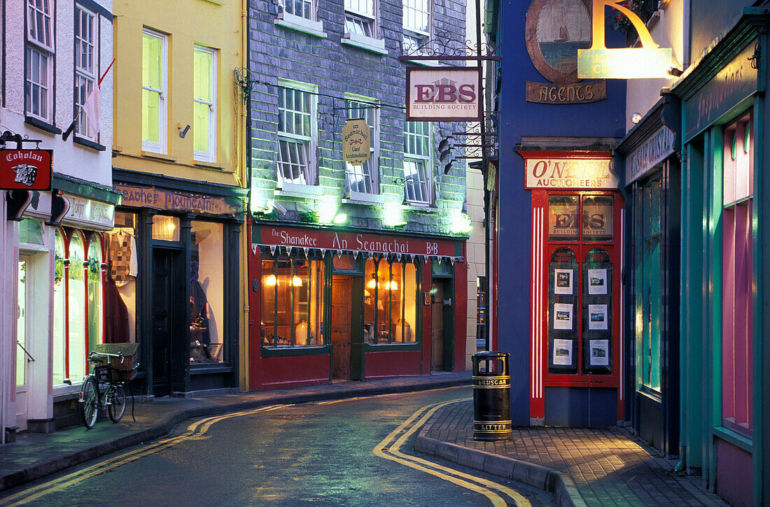 Gasse mit Geschäfte, Kinsale, Co. Cork, Irland