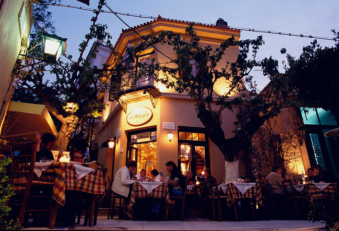 Psara Fisch Restaurant im Abendlicht, Plaka, Athen, Griechenland