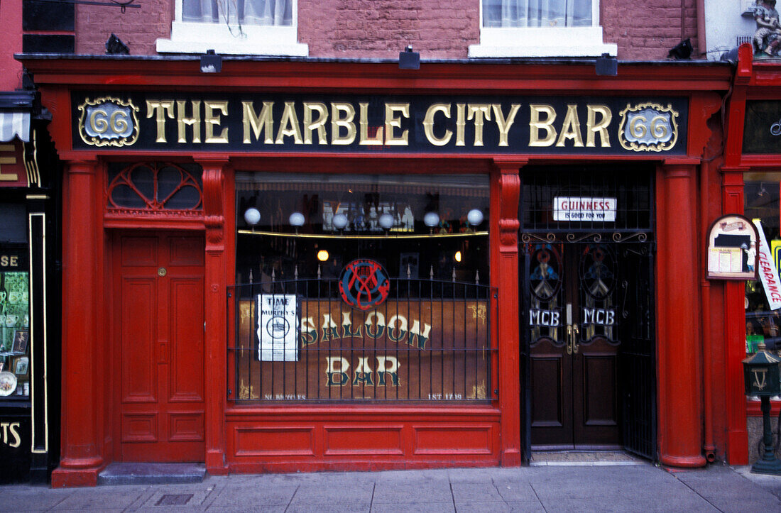 The Marble City Bar von Außen, Kilkenny, co. Kilkenny, Irland