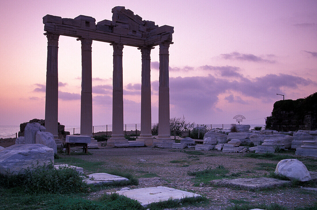 Apollontempel am Abend, Side, Türkische Riviera, Türkei