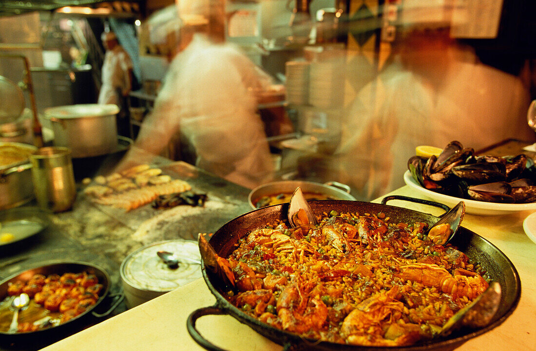 Paella Traditional Food Barcelona, Paella in Los Caracoles Restaurant, Old Town, Barcelona, Catalonia, Spain