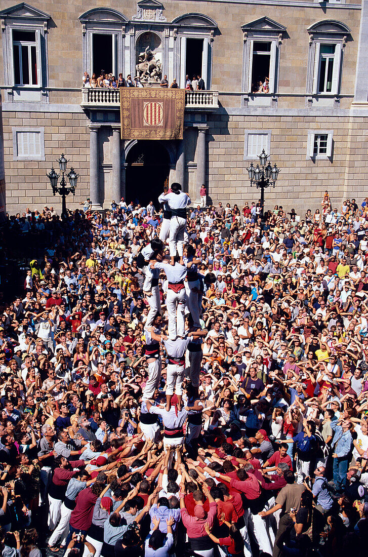 Castellers, Menschenpyramide, Festa de la Merce, Placa St. Jaume, Barcelona, Katalonien, Spanien