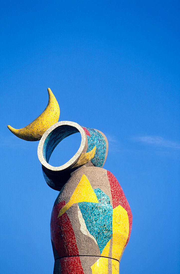 Skulptur Frau mit Vogel von J. Miro, Barcelona, Katalonien, Spanien