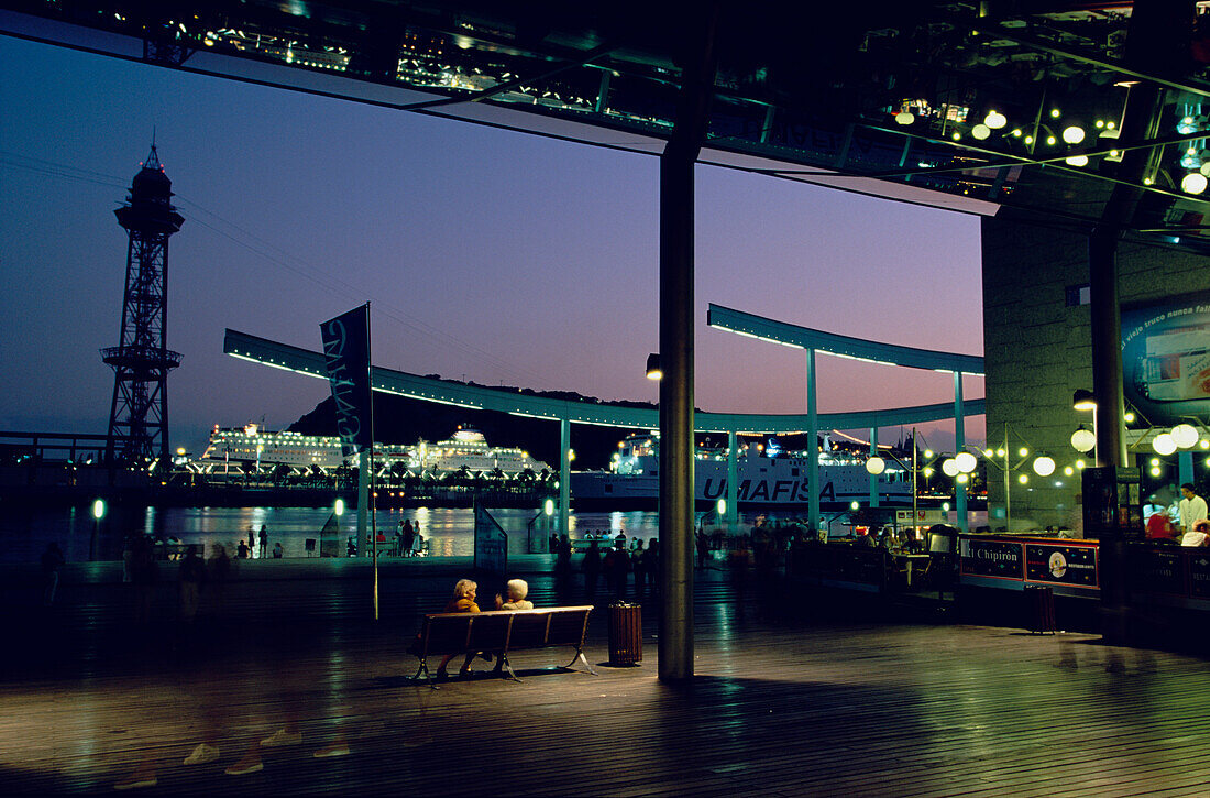 Maremagnum am Hafen bei Nacht, Rambla del Mar, Barcelona, Katalonien, Spanien