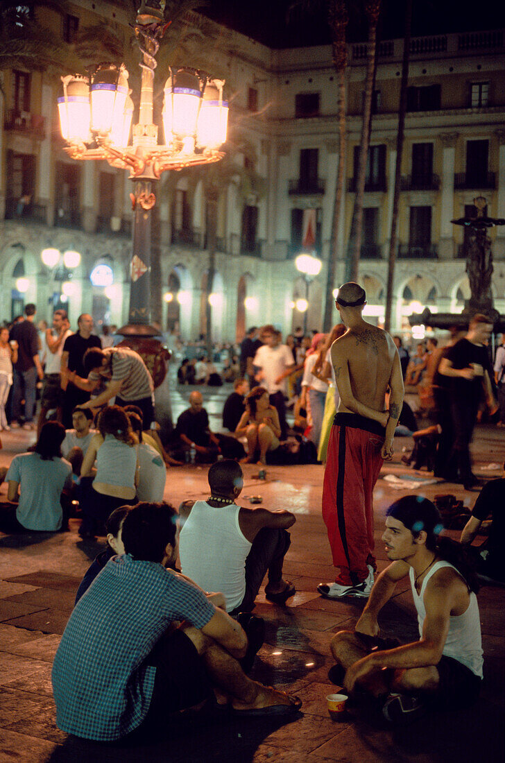 Placa Reial bei Nacht, Barcelona, Katalonien, Spanien