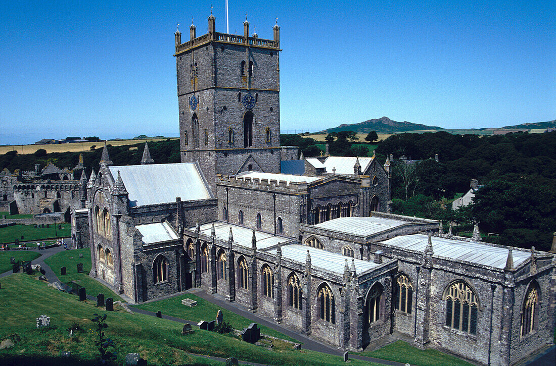 Blick auf die Kathedrale von St. Davids, Pembrokeshire Nationalpark, Dyfed, Wales, Grossbritannien, Europa