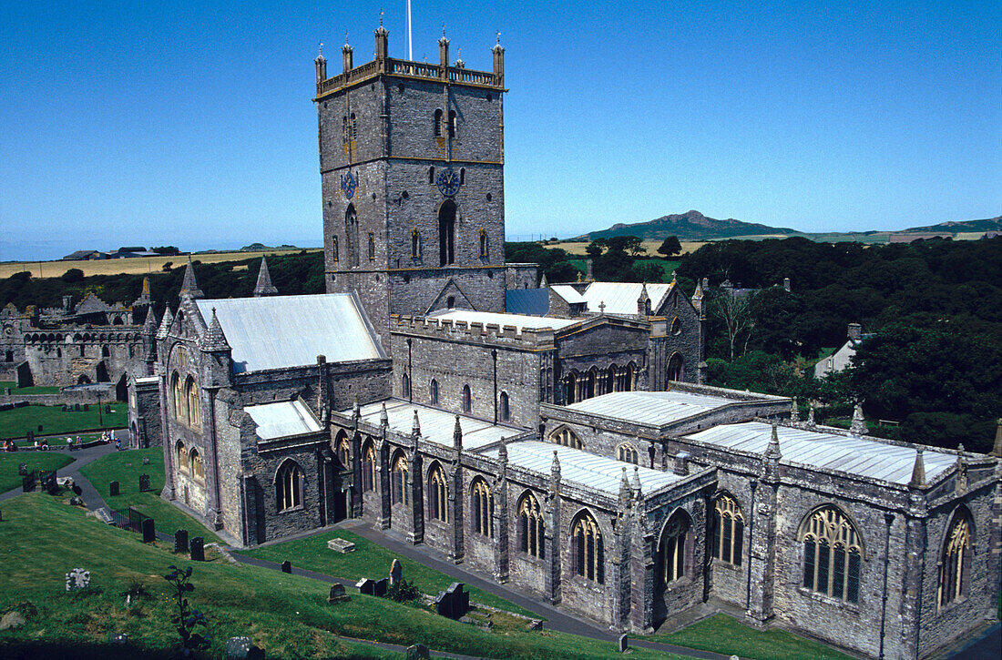 View at the cathedral of St. Davids, Pembrokeshire National Park, Dyfed, Wales, Great Britain, Europe