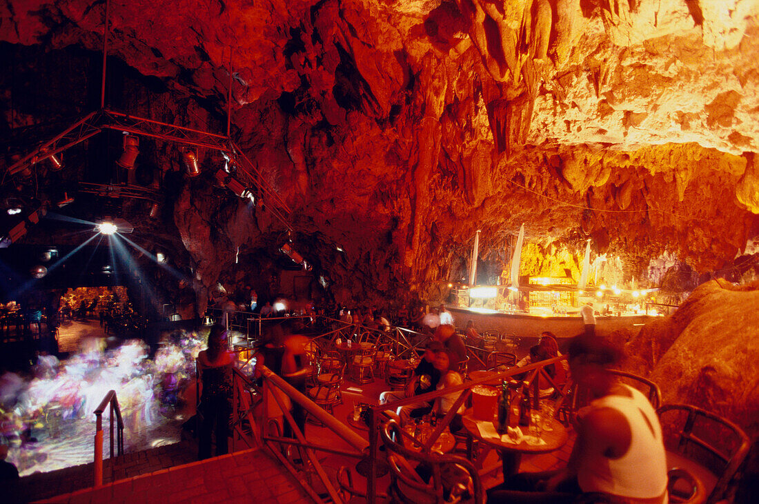 Nachtclub in einer Höhle, Guacara Taina, Santo Domingo, Dominikanische Republik, Karibik