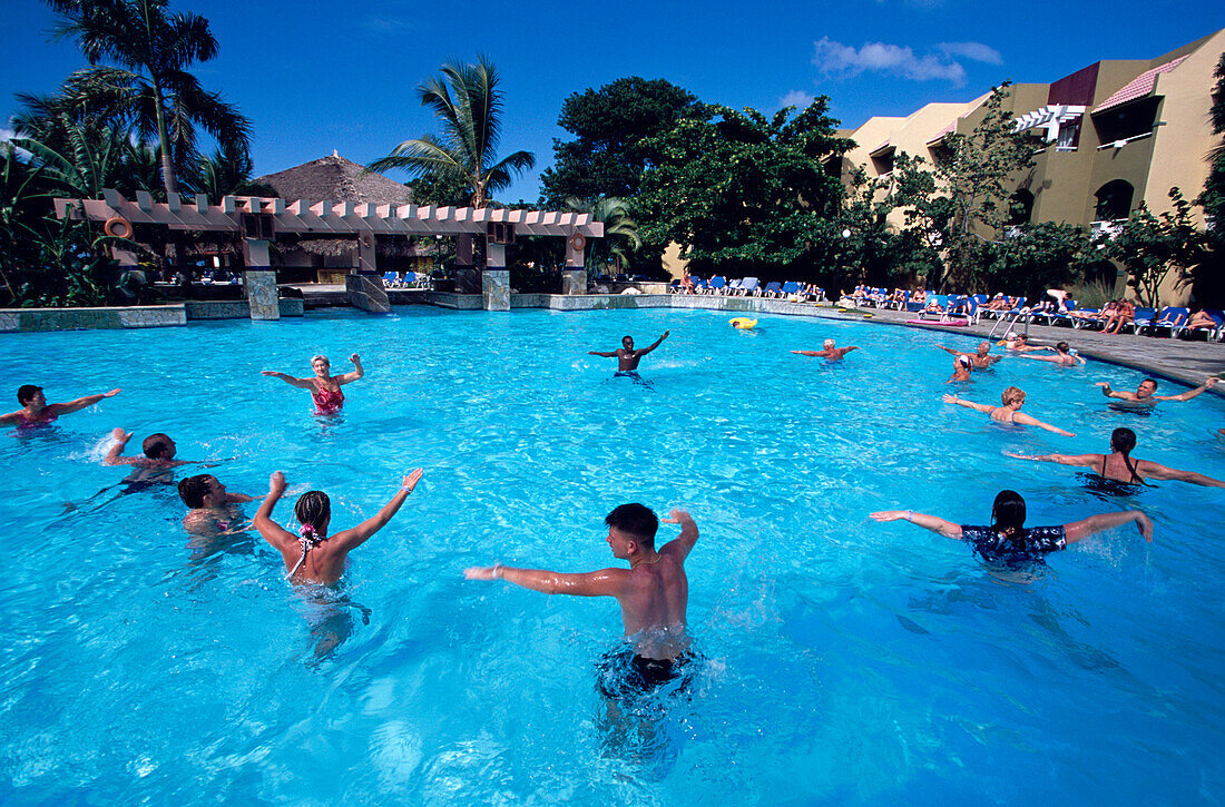 Animation im Pool von Casa Marina Reef Resort, Sosua, Dominican Republic, Karibik