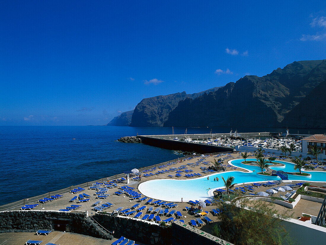 Freibad und Hafen, Los Gigantes Tenerife, Teneriffa, Kanarische Inseln, Spanien, Europa