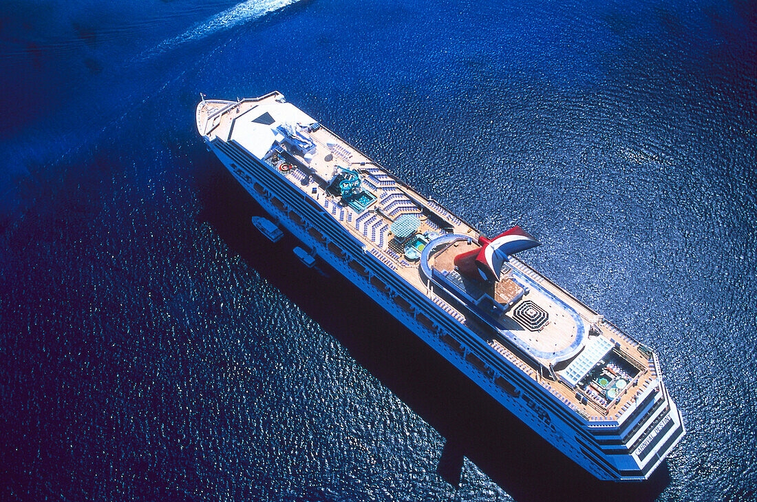 Cruiser in the harbour, George Town, Grand Cayman, Cayman Islands, Caribbean