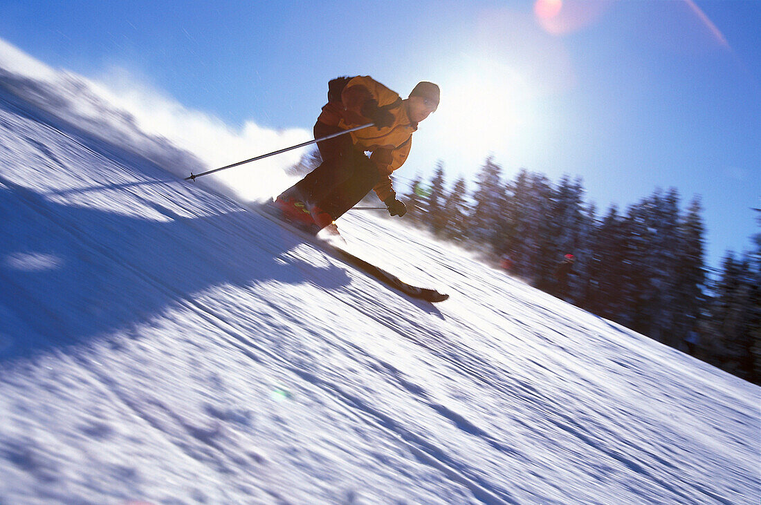 Skifahrer bei der Abfahrt, Wintersport, Radstadt, Steiermark, Österreich