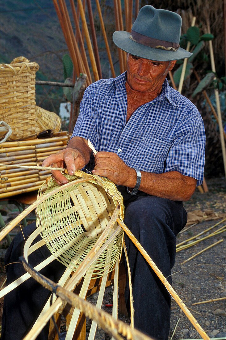 Basket maker, San Nicolas de Tolentino, Gran Canaria, Canary Islands, Spain
