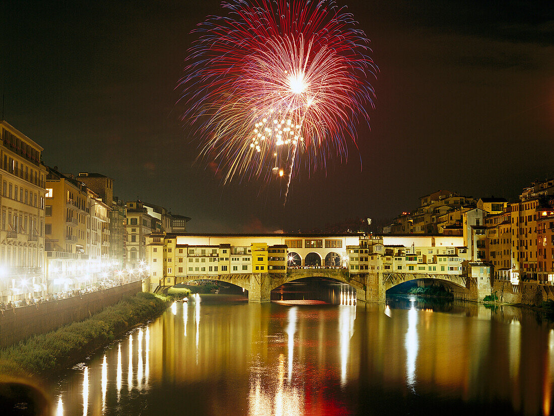 Feuerwerk, Ponte Vecchio, Arno, Florenz, Italien