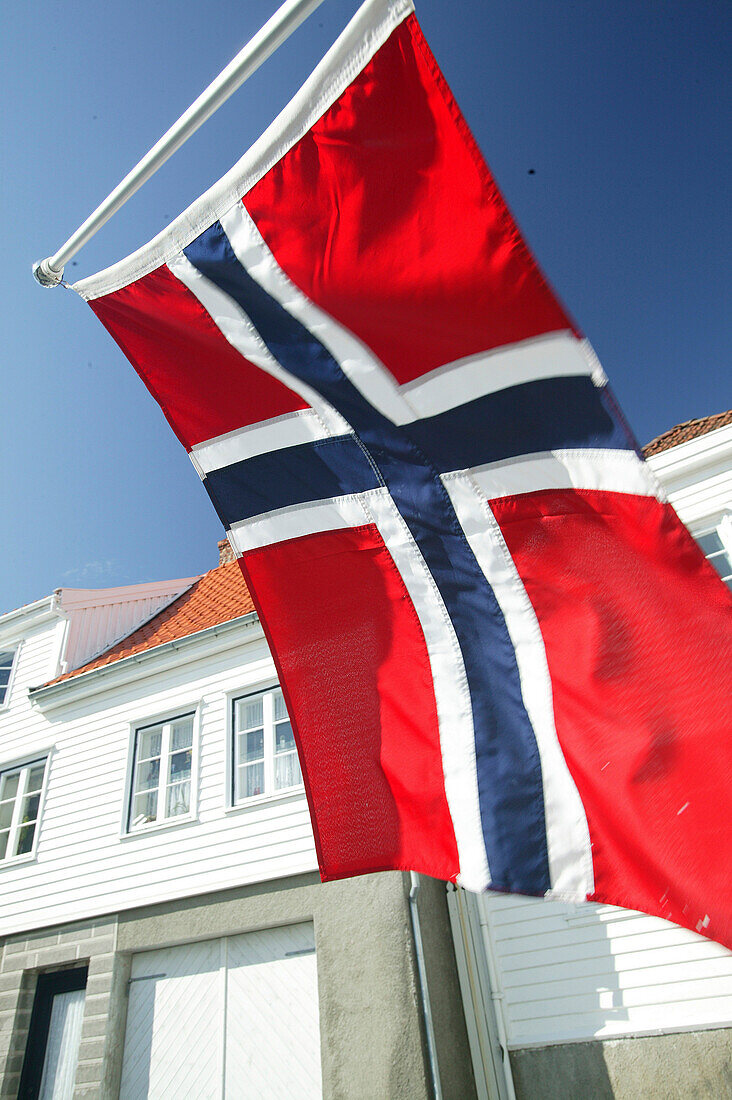 Norwegische Fahne, Skudeneshavn, Rogaland, Norwegen