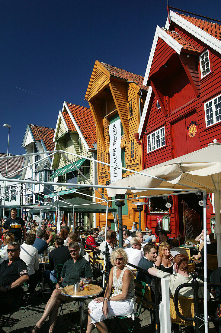 Leute in einem Straßencafe, Skagen, Stavanger, Rogaland, Norwegen