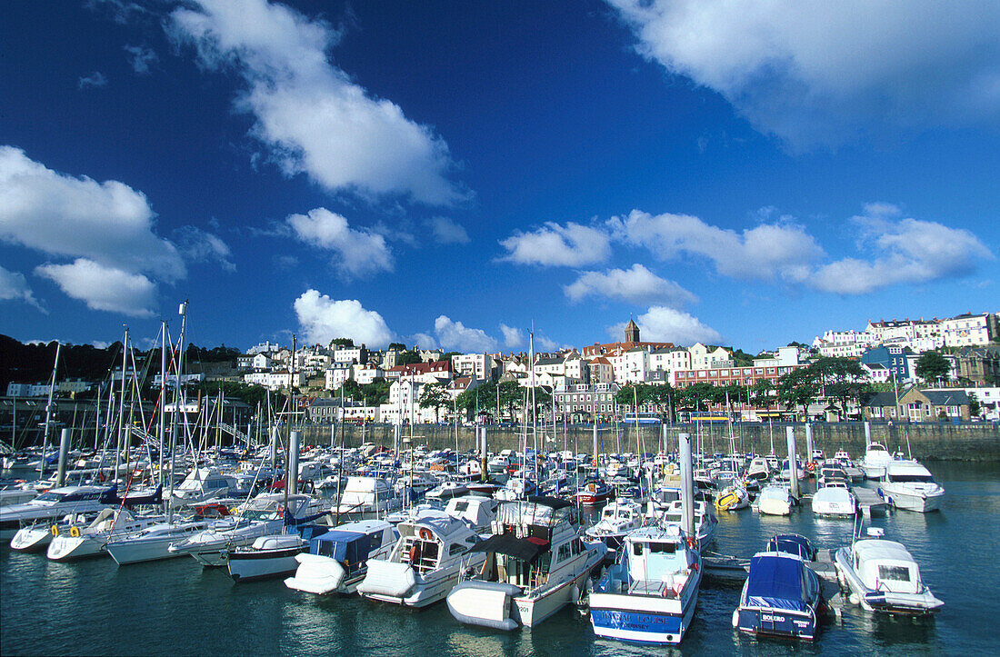 Hafen von St. Peter Port, Guernsey, Kanalinseln, Großbritannien