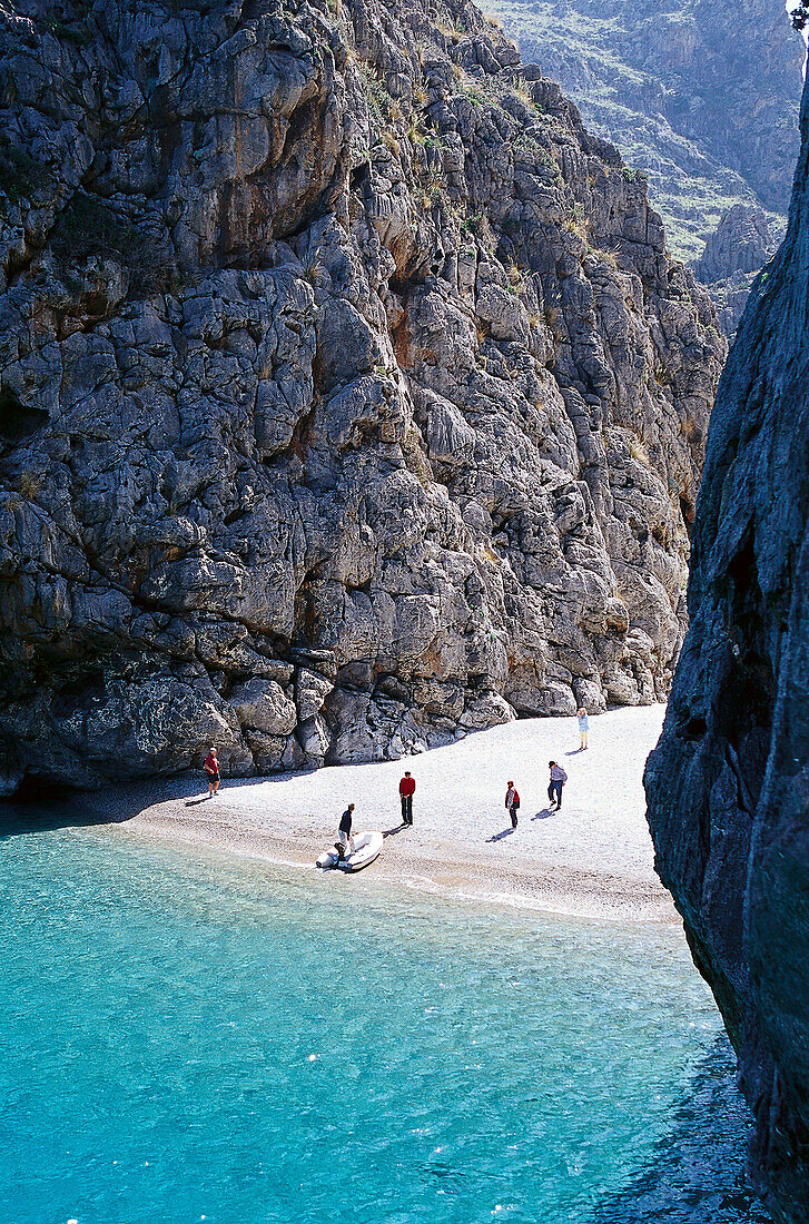 Torrent de Pareis, Canyon, Cala de Sa Calobra, Bucht, Gummi-Boot am Strand, Serra de Tramuntana, Mallorca, Balearen, Spanien