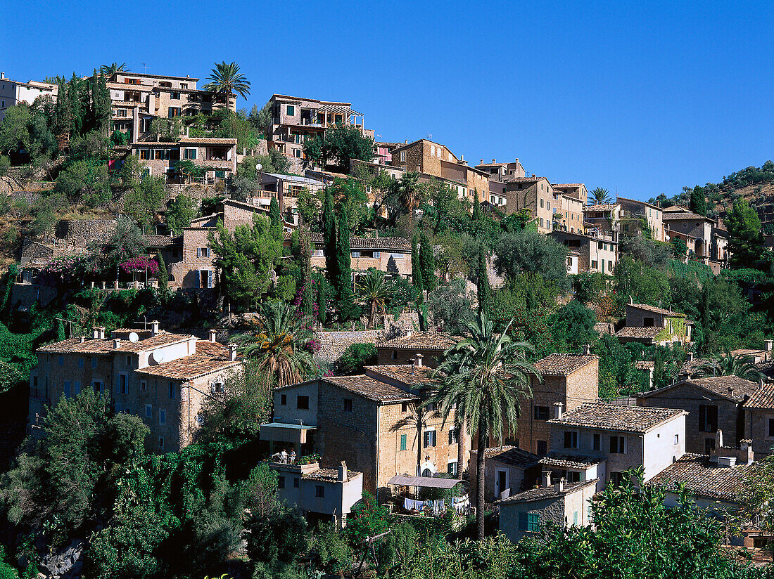 Dorf an der Nordwestküste, ,Deià, Deyá, Mallorca, Spanien