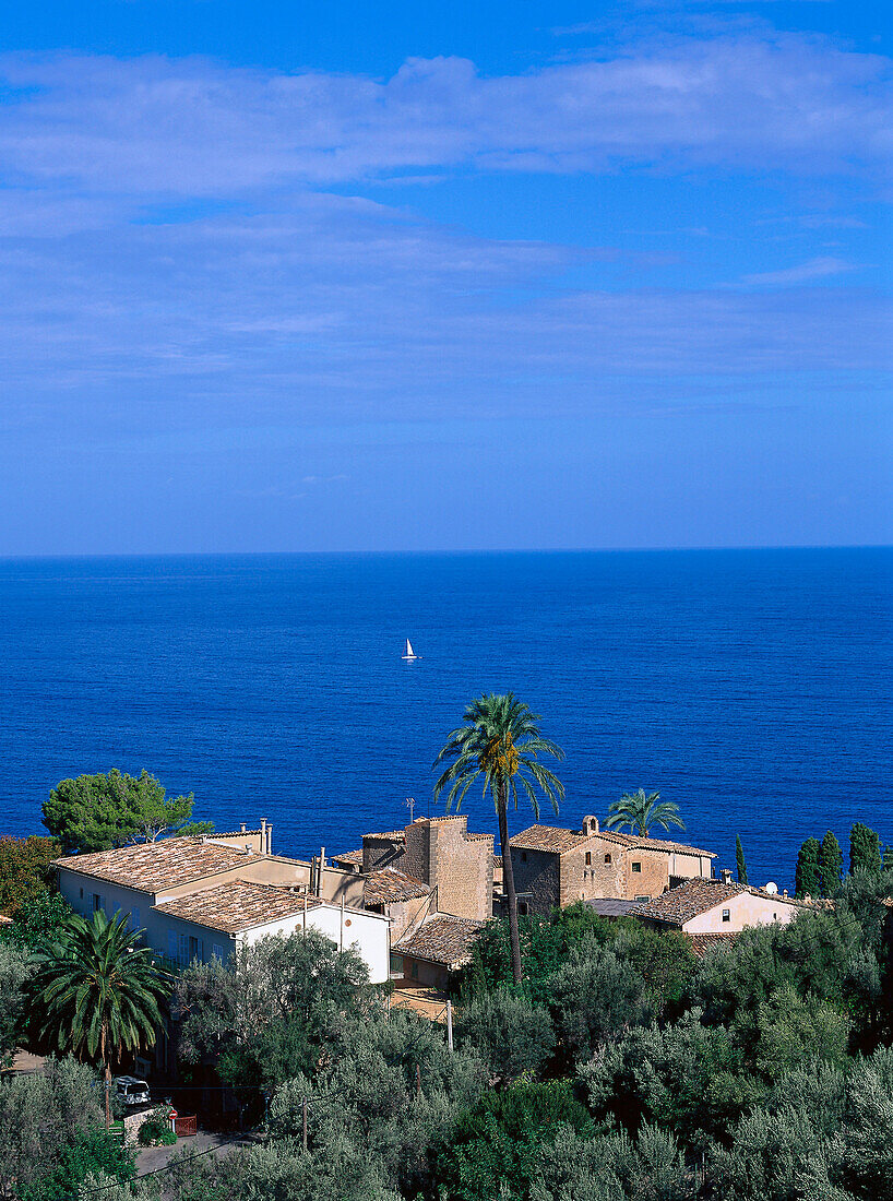 Dorf entlang der Küste, LLuc Alcari, Deia, Mallorca, Spanien