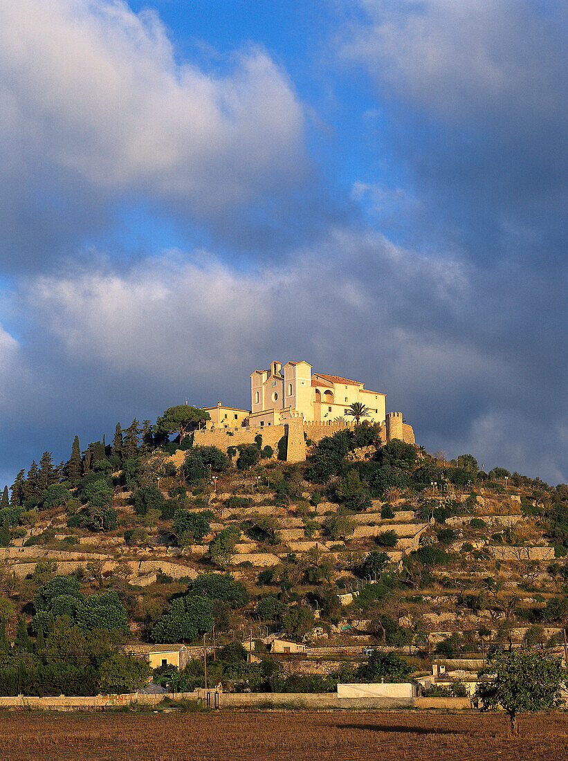 San Salvador, Wallfahrtskirche in alter Stadtmauer, Burg, Arta, Mallorca, Balearen, Spanien