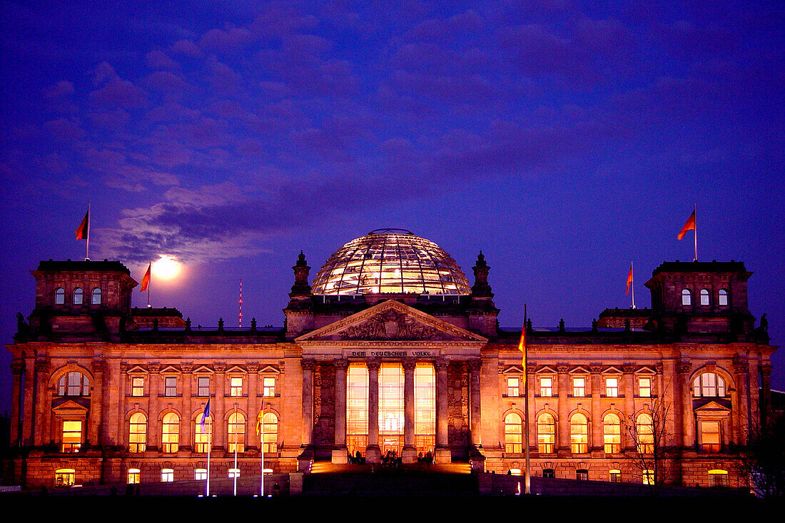 Reichstag bei Nacht, Berlin, Deutschland